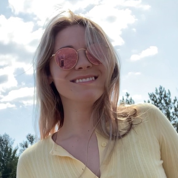 Meet your Posher, Taylor - Picture 1 of 1